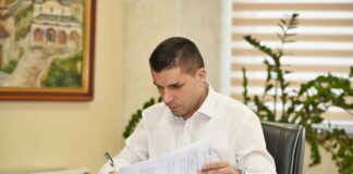 Дадени под закуп површини до 3 хектари во Струмица, Гевгелија и Радовиш, Николовски ги потпиша договорите