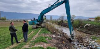 Се чисти реката Јазга кај Радово во општина Босилово за да се спречи излевање во иднина
