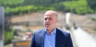 Ковачевски: Сите чинители да седнат на маса и да се најде уставно издржано решение