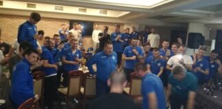 ,,Неможе нам нико ништа” – пандевци со мераклиска прослава за излезот во Eвропа (фото/видео)