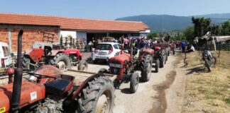 Земјоделци од Иловица и Штука блокираа откупен пункт оти откупната цена на компирот се сменила преку ноќ