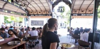 Угостителските услуги во мај поскапеле за 9,7 отсто на годишно ниво