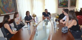 Костадинов ги прими учениците угостители од СОУ Димитар Влахов кои освоија 16 медали и 5 пехари во Ниш (фото)