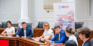 Средношколци од Гевгелија и Валандово на средба со Грковска, симулираа владина седница на која упатија повеќе барања