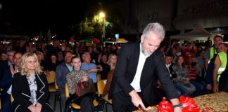 Со сечење самун долг 4 метри, почна радовишката САМУН ЕМ ТАТЛИЈА – 12 фурни нудат самуни кои се вкусат со добра музика