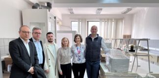 Џонсон Мети донираше лабораториска опрема на Фармацевтскиот факултет во Скопје