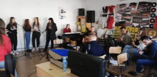 СОУ ,,Јане Сандански” Струмица спрема Новогодишен концерт со песни од Ѓорѓе Балашевиќ (фото/видео)