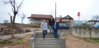 Пристапните патеки во училишниот двор во Владевци, комплетно завршени