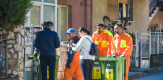 Околу 1200 домаќинства во Струмица добија канти за сeлекција на пластика (ВИДЕО)