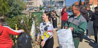Општина Босилово подели 1 200 овошни садници на граѓани кои донесоа по 30 пластични шишиња (ФОТО)