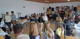 СОУ Јане Сандански Струмица спрема музичко-драмски перформанс за патронот на школото (ФОТО/ВИДЕО)