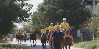 Тргна коњаница од Радово со 8 јавачи за Крушево за празникот Илинден (фото)