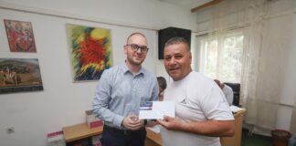 Во Валандово почнаа да се делат картичките за зелена нафта како и парите од интервентниот фонд за зимската зелка