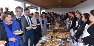 Голем број посетители беа дел од Празијадата во Градашорци и уживаа во специјалитетите од праз (фото)