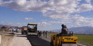 Помошниот пат Струмица – Дабиле доби асфалт, парите ги обезбедија општествено одговорни фирми објави Костадинов