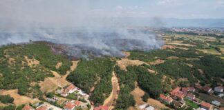 Хеликоптерите на МВР го стопираа ширењето и нема опасност за Сушево но пожарот е сеуште активен, вели Ангелов од ЦУК
