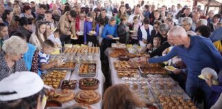 Компиријадата во Ново Село привлече голем број гости, сите уживаа во вкусните специјалитети и песните од Стојне (ФОТО/ВИДЕО)