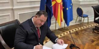 Манчев ги потпиша договорите – ќе се гради канализација во Моноспитово а ќе се реконструира и патот Турново-Иловица