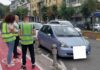 Средношколци од ,,Никола Карев“ прават истражување за непрописно паркирани возила во Струмица (фото)