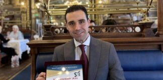 Градоначалникот на Струмица Костадинов во Париз ја доби наградата „Личност на годината за 2024 на Југоисточна Европа“