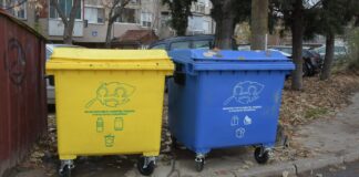 Струмички Комуналец апелира во сините и жолтите контејнери во градот да не се фрла секаков отпад туку според нивната намена !