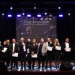 Пејачите му се поклонија а публиката на глас ги пееше неговите песни – во Струмица концерт во чест на Гоце Арнаудов