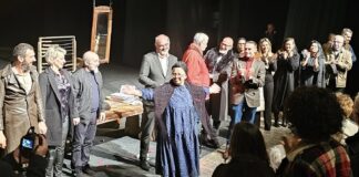 Публиката, колегите и управата на струмичкиот театар и се поклонија на Тинче Ристеска за нејзините 55 години актерска дејност !