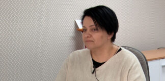 На нашите деца им требаат образовни асистенти во средното, вели Анче мајка на ученичка со Даунов синдром во подкаст на СДК