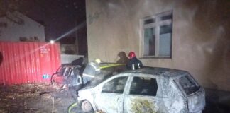 Две хаварисани возила во кругот на струмичката болница изгореа – пожарникарите спречија пожарот да се прошири