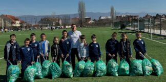 ФОТО: Дечиња од „Брера“ Струмица со тренерот Костадинов ја чистеа локацијата каде тренираат и апелираа НЕ ФРЛАЈТЕ ОТПАД !