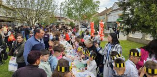 Учениците при ООУ „Мануш Турновски“ од Ново Село организираа Велигденски базар и собираа средства за Кочани (фото)