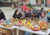 Членовите на ЦПЛИП „Порака“ од Струмица продаваа велигденски украси и експонати што ги изработувале за празникот (фото)