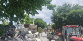 Во Струмица почна уривањето на бесправно поставената урбана опрема и објекти на јавни површини