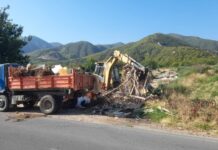 Казна за вработен во Комуналец кој истурал отпад на несоодветно место – дивата депонија исчистена (видео)