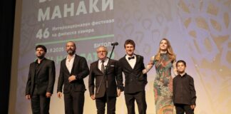 Овации за ,,Диџеј Ахмет“ на Браќа Манаки во Битола но и за Ариф од Али Коч, Дора од Колешино и малиот Агуш од Радовиш кои играат во филмот (ФОТО)