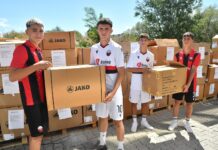 Четири фудбалски клуба од Југоистокот добија спортска опрема од ФФМ за младинските категории (ФОТО)