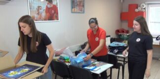 Младите при Црвен крст Струмица собираа и подготвија пакети со училишен прибор за деца од социјално загрозени семејства