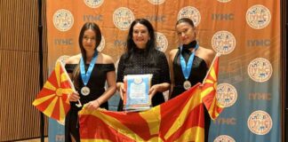 Младата струмичанка Јулијана Јанев во дуо со Лазарова, настапи на светски музички настан во Њујорк САД (фото)