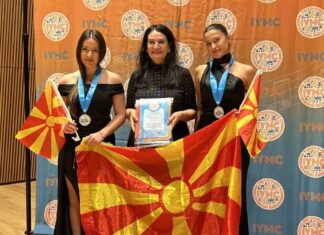 Младата струмичанка Јулијана Јанев во дуо со Лазарова, настапи на светски музички настан во Њујорк САД (фото)