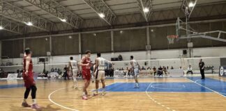 Кошаркарите на Струмица ФМП со победа над Вардар во Скопје го започнаа плеј офот за влез во Супер лигата