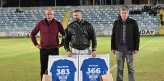 Милан Василев и Ристо Панов кои во синобелиот дрес одиграа по стотици натпревари, добија признанија од ФК Беласица (фото)