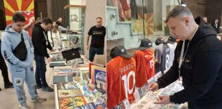 Сликички, картички, албуми со фудбалери од земјава и странство вредни илјадници евра, изложени во Хотел Пандев во Струмица