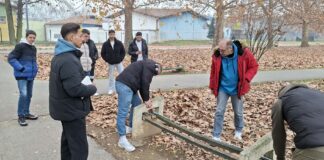 Ученици од дрвопреработувачката струка од ДСУ „Никола Карев“ Струмица ќе ги санираат оштетените клупи во градот !