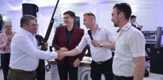 Му се падна ловечка пушка, ама бидејки не е ловџија истата ја подари на друго лице кое го сака ловот ! (ФОТО)