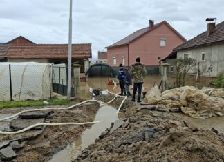 Надојдените води и неисчистеното речно корито повторно не поплавија – велат жителите од Чифлик маало во струмичко Муртино