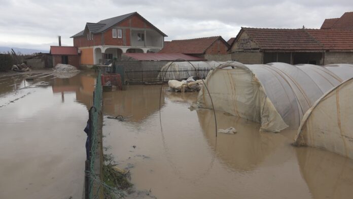 stradaa dvorni mesta vo ciflik maalo