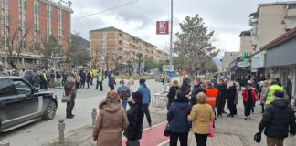 Видео: Активисти за чист воздух во Струмица со блокада побараа да престане загадувањето и да има казни за загадувачите !