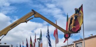 Фото: На струмичкиот плоштад се симна дотраените и се поставија нови знамиња на Македонија, ЕУ, нејзините членки но и на Струмица