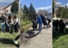 Млади од Струмица чистеа јавни површини во градот и отпадот го селектираа со порака дека може да се рециклира (ФОТО)