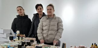 ВИДЕО: Петранка од гевгелиско Миравци љубовта кон природата ја преточува во рачни изработки за нега, за да не се користи хемија !